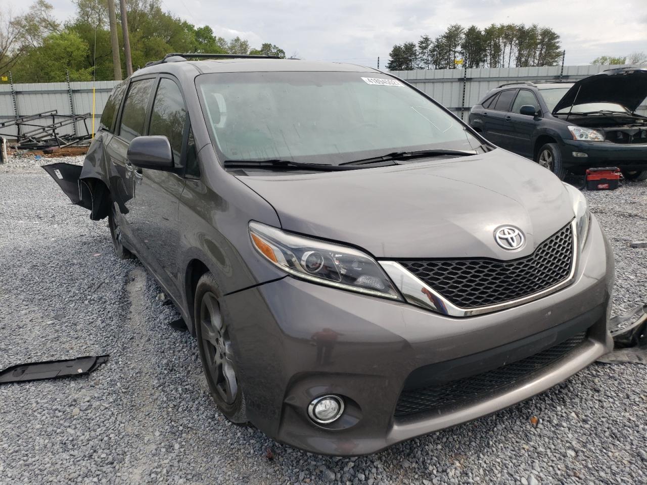 TOYOTA SIENNA SE 2017 with VIN 5TDXZ3DC4HS823128 - Photo from auction