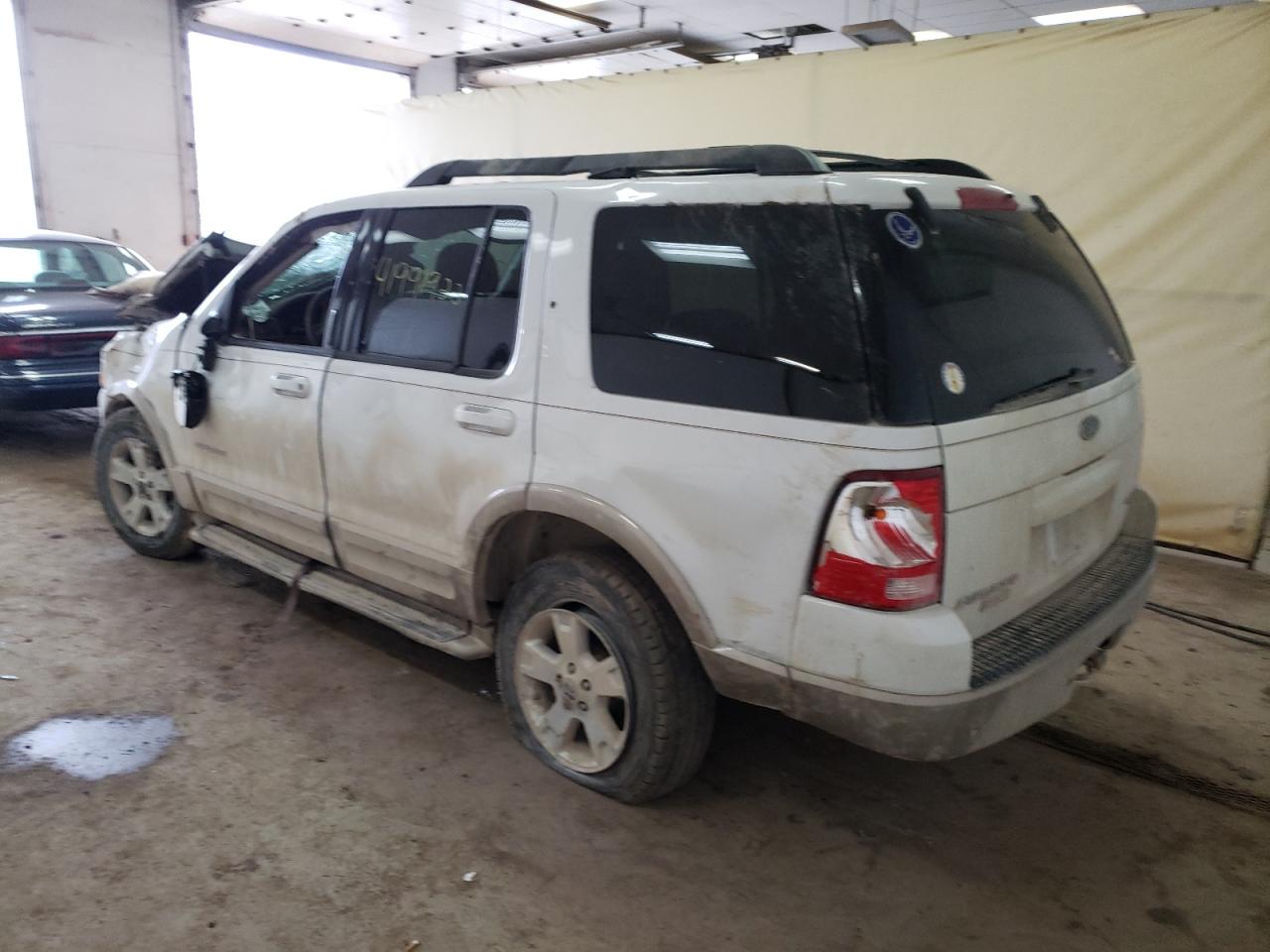 Photo 3 from auction – 2005 FORD EXPLORER E with VIN 1FMDU74KX5ZA57539
