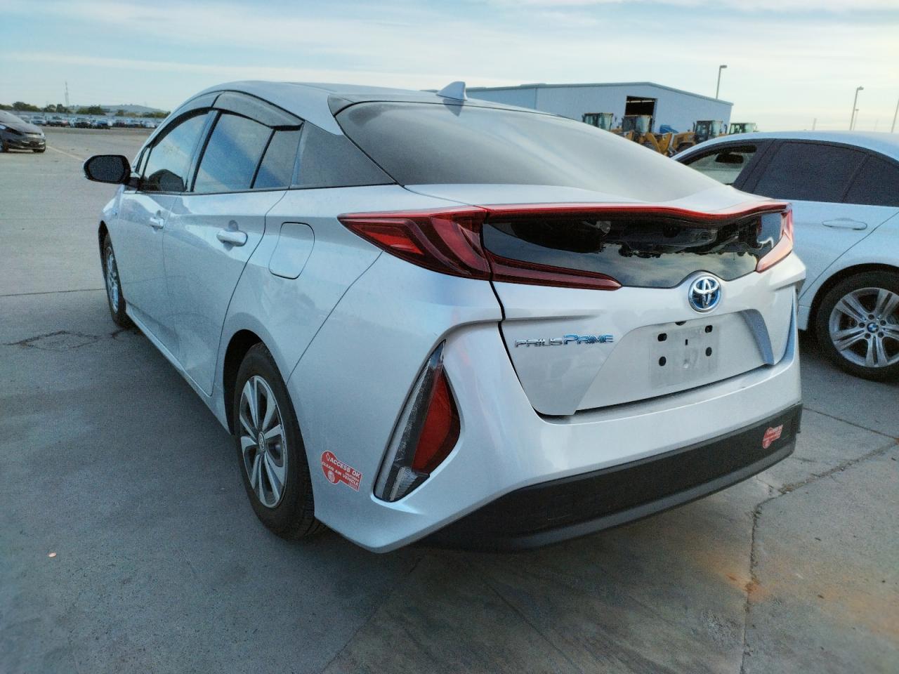 Photo 3 from auction – 2017 TOYOTA PRIUS PRIM with VIN JTDKARFP5H3050207