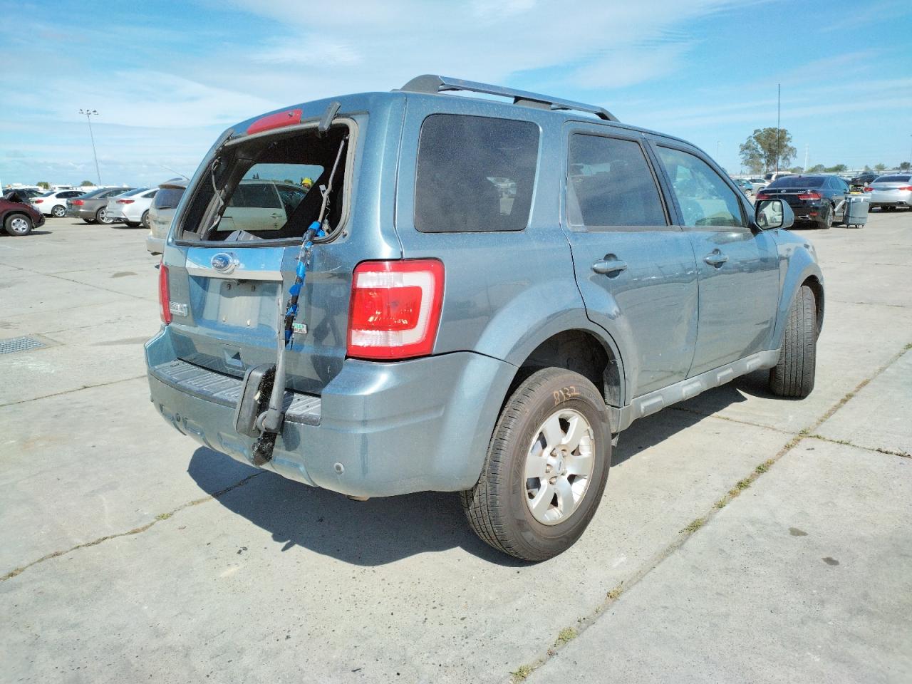 Photo 4 from auction – 2010 FORD ESCAPE LIM with VIN 1FMCU0EG4AKA31082