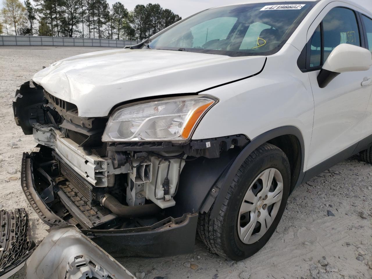 Photo 9 from auction – 2015 CHEVROLET TRAX LS with VIN KL7CJKSB6FB075719