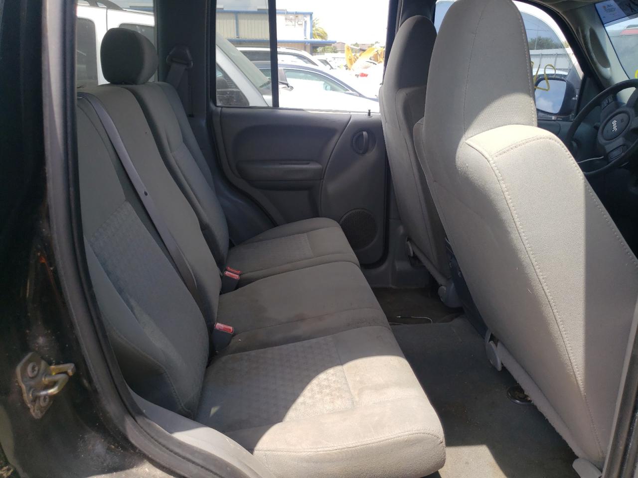 Photo 6 from auction – 2007 JEEP LIBERTY SP with VIN 1J4GL48K37W657430