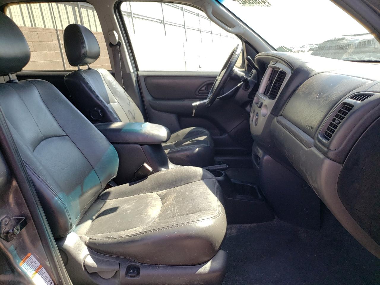 Photo 5 from auction – 2003 MAZDA TRIBUTE ES with VIN 4F2CZ96103KM33236