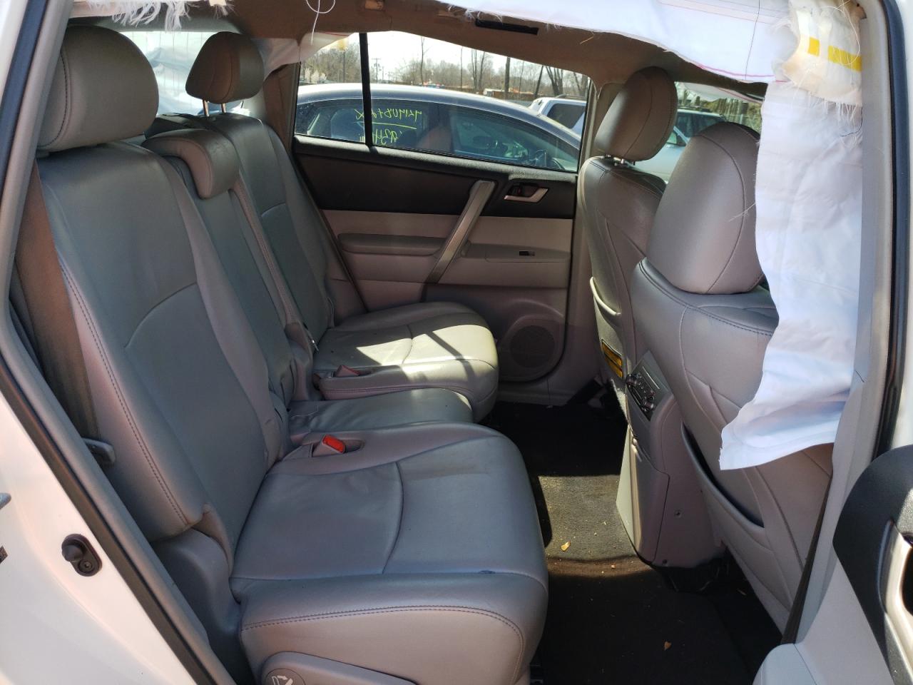 Photo 6 from auction – 2013 TOYOTA HIGHLANDER with VIN 5TDBK3EH0DS235813