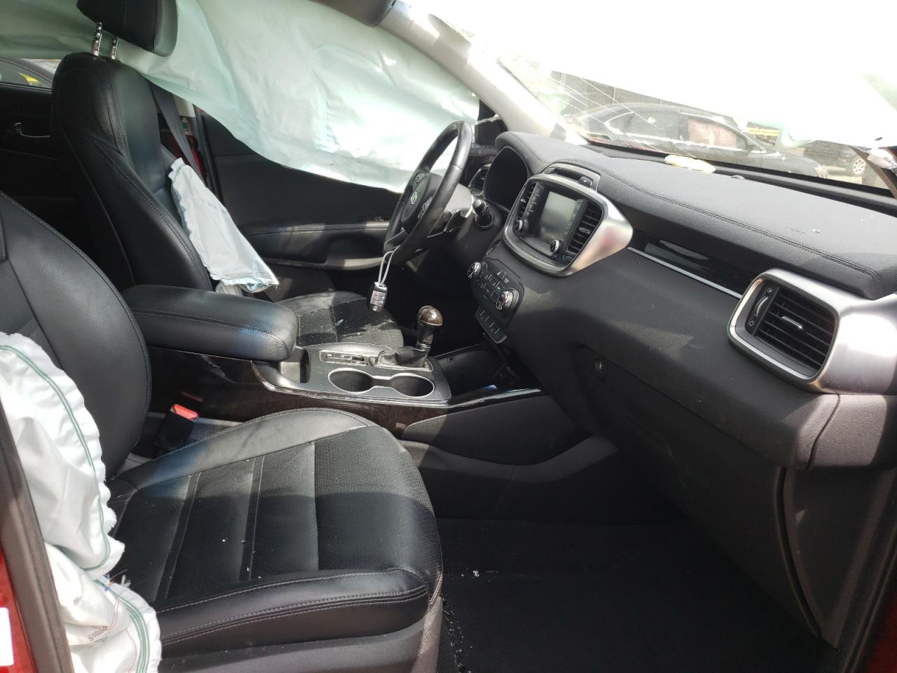 Photo 5 from auction – 2017 KIA SORENTO EX with VIN 5XYPH4A14HG252927