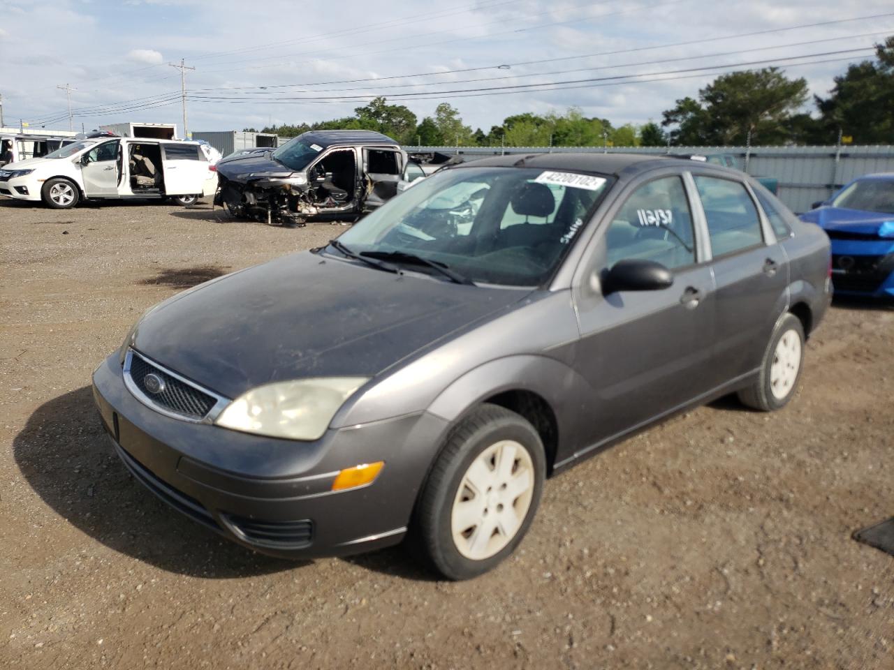 Photo 2 from auction – 2007 FORD FOCUS ZX4 with VIN 1FAHP34N97W200779