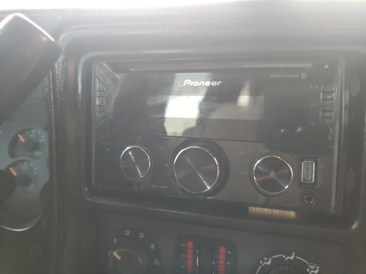 Photo 9 from auction – 2004 CHEVROLET SILVERADO with VIN 1GCEK19T74E138761