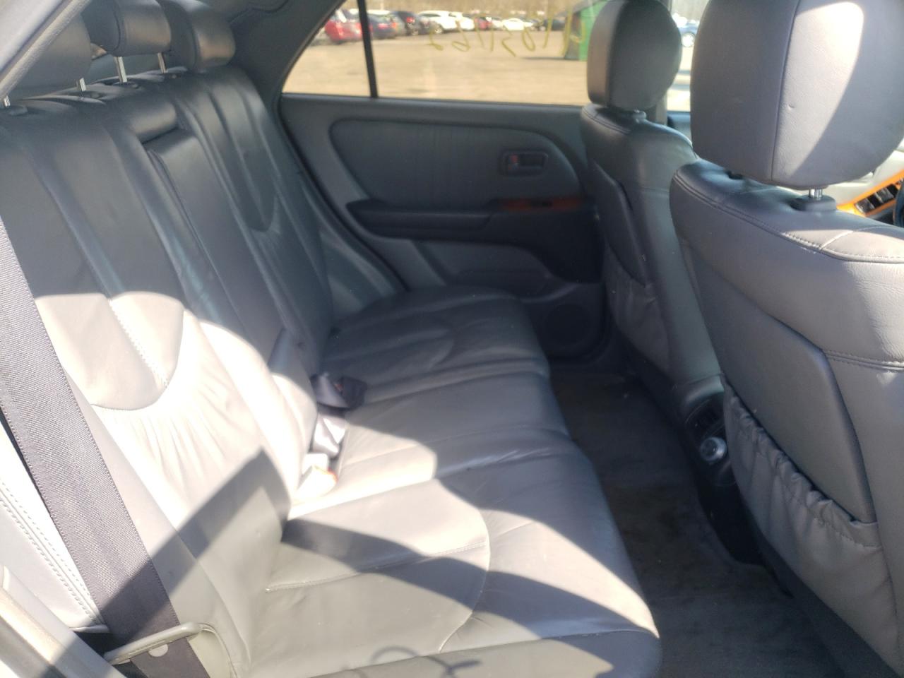 Photo 6 from auction – 2000 LEXUS RX 300 with VIN JT6HF10U4Y0165076