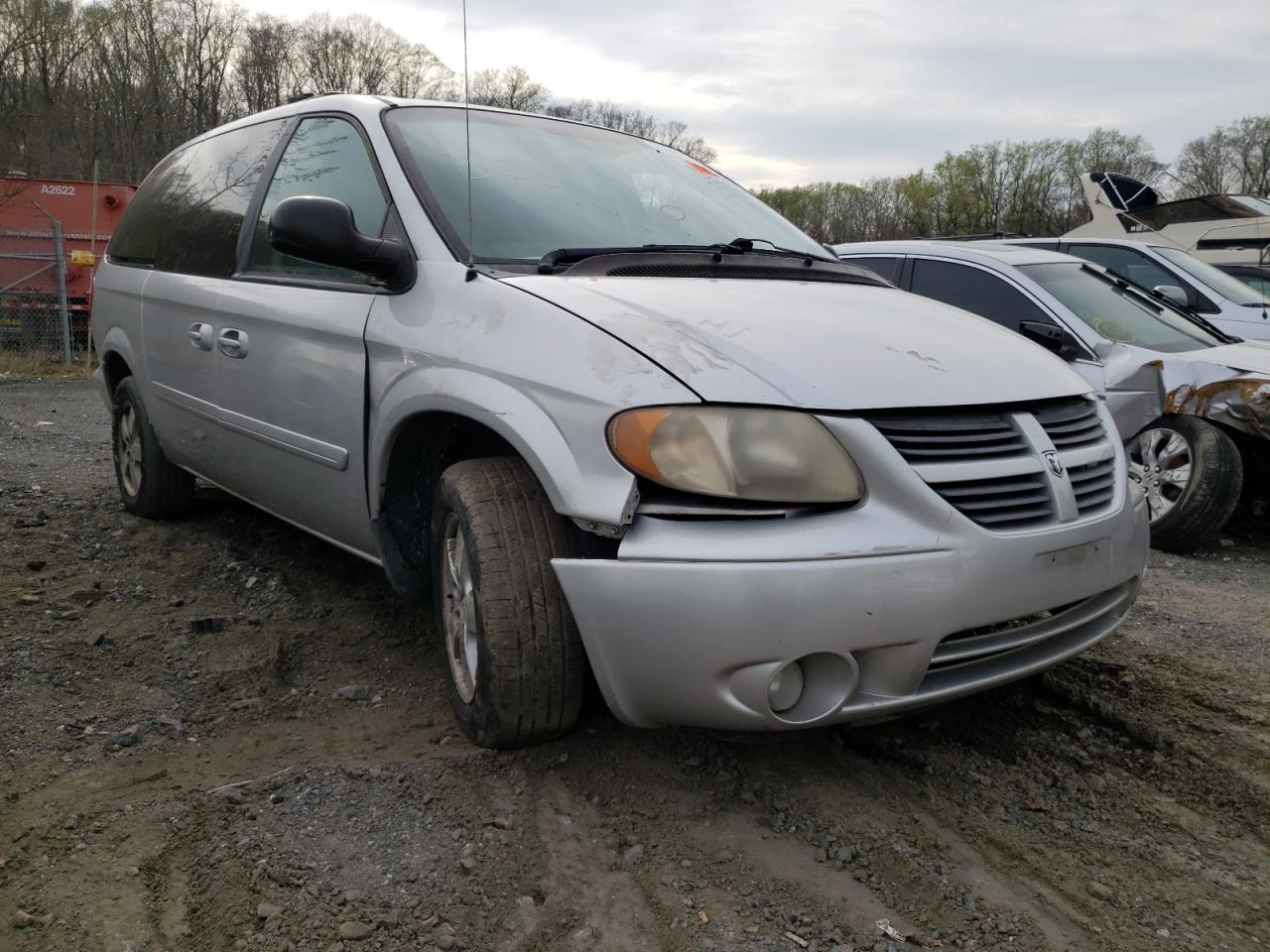 DODGE GRAND CARA 2005 with VIN 2D4GP44L95R376699 - Photo from auction
