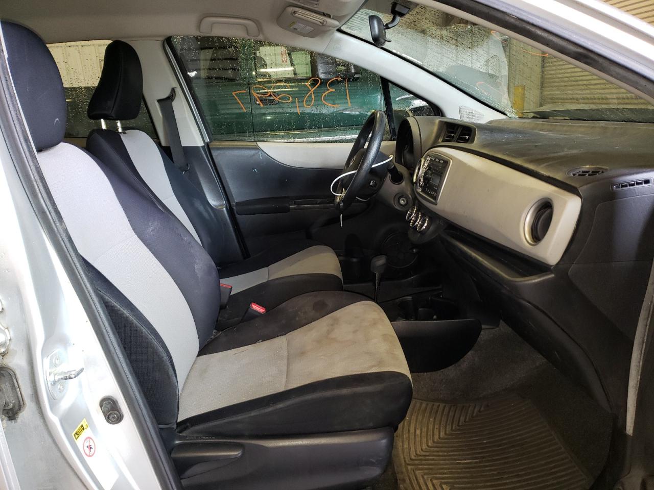 Photo 5 from auction – 2013 TOYOTA YARIS with VIN JTDKTUD37DD542318
