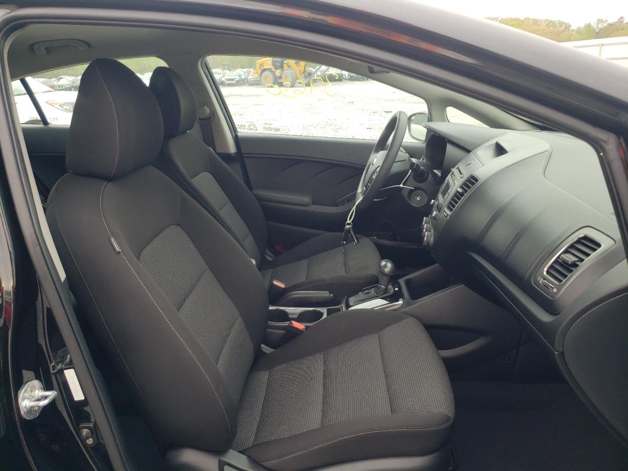 Photo 5 from auction – 2017 KIA FORTE LX with VIN 3KPFK4A72HE088639