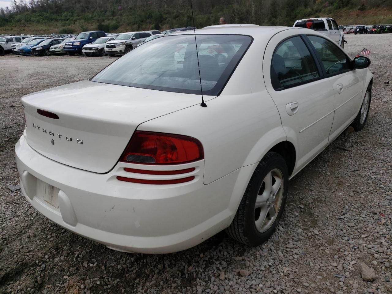 Photo 4 from auction – 2005 DODGE STRATUS SX with VIN 1B3EL46R05N702700