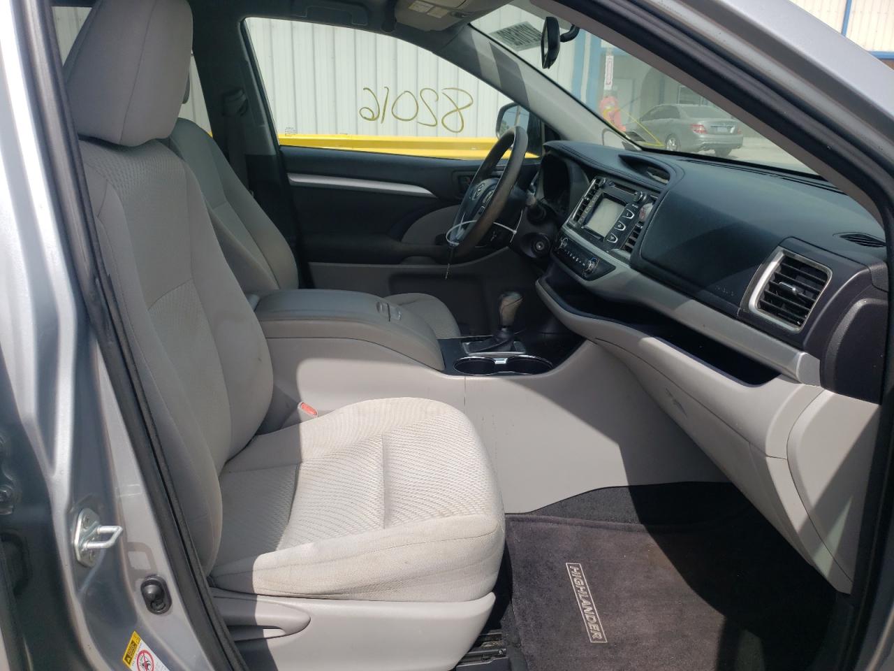 Photo 5 from auction – 2015 TOYOTA HIGHLANDER with VIN 5TDZARFH9FS010019
