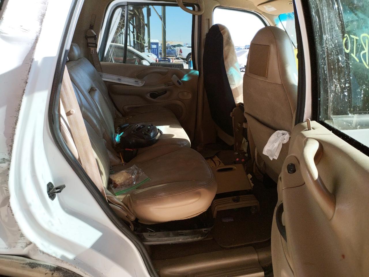 Zdjęcie 6 z aukcji – 2002 FORD EXPEDITION z VIN 1FMRU17L72LA74045