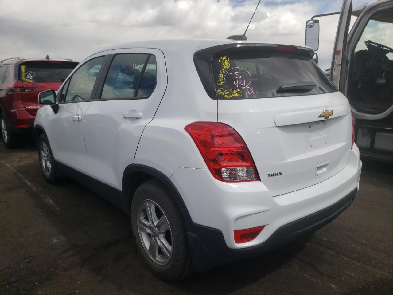 Photo 3 from auction – 2020 CHEVROLET TRAX LS with VIN 3GNCJKSB9LL308402