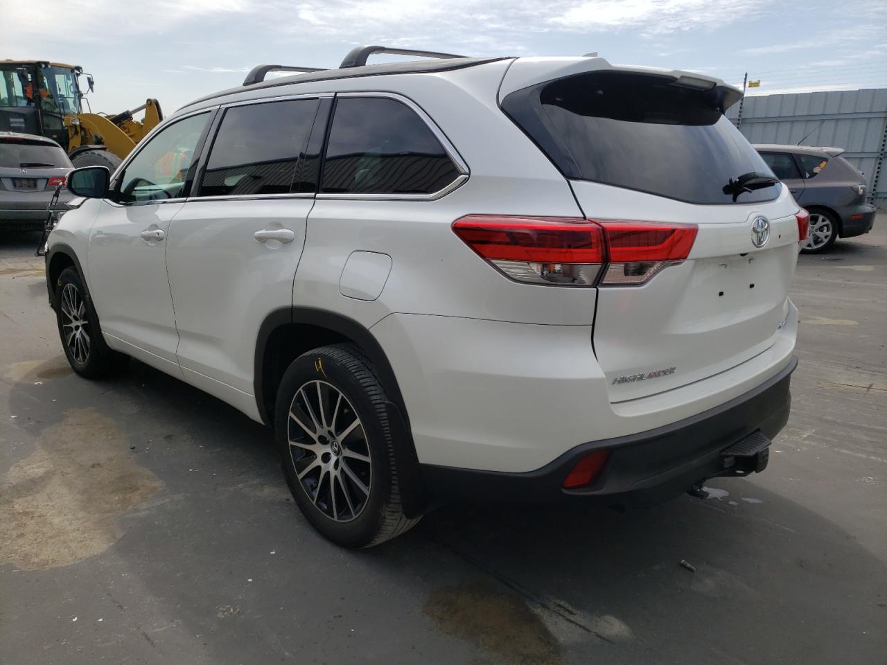 Photo 13 from auction – 2017 TOYOTA HIGHLANDER with VIN 5TDJZRFH1HS481770