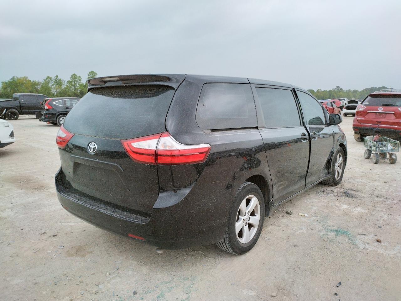 Photo 4 from auction – 2015 TOYOTA SIENNA with VIN 5TDZK3DC9FS529640