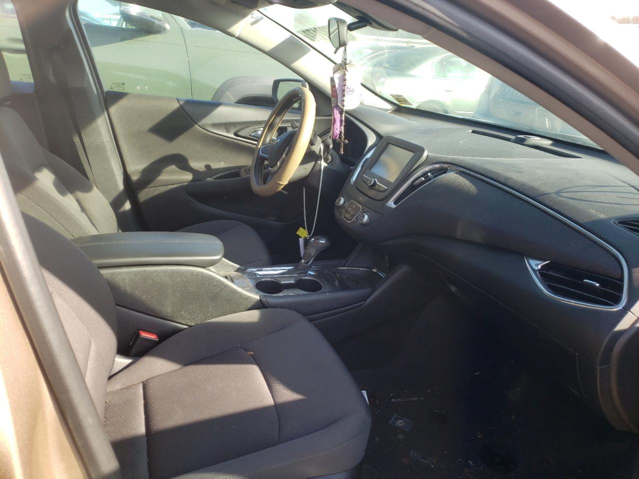 Photo 5 from auction – 2018 CHEVROLET MALIBU LT with VIN 1G1ZD5ST8JF117526