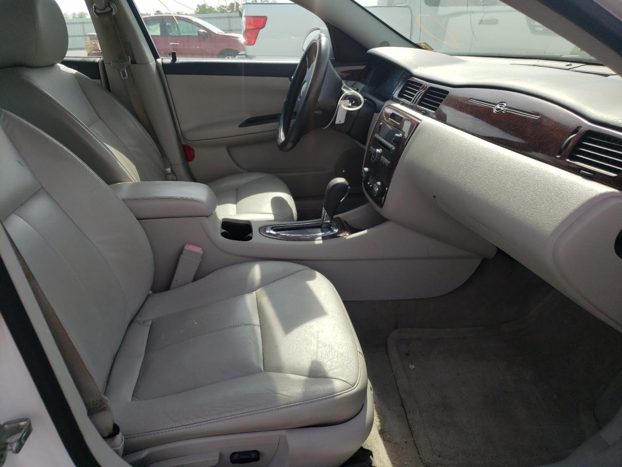 Photo 5 from auction – 2010 CHEVROLET IMPALA LTZ with VIN 2G1WC5EM8A1154593