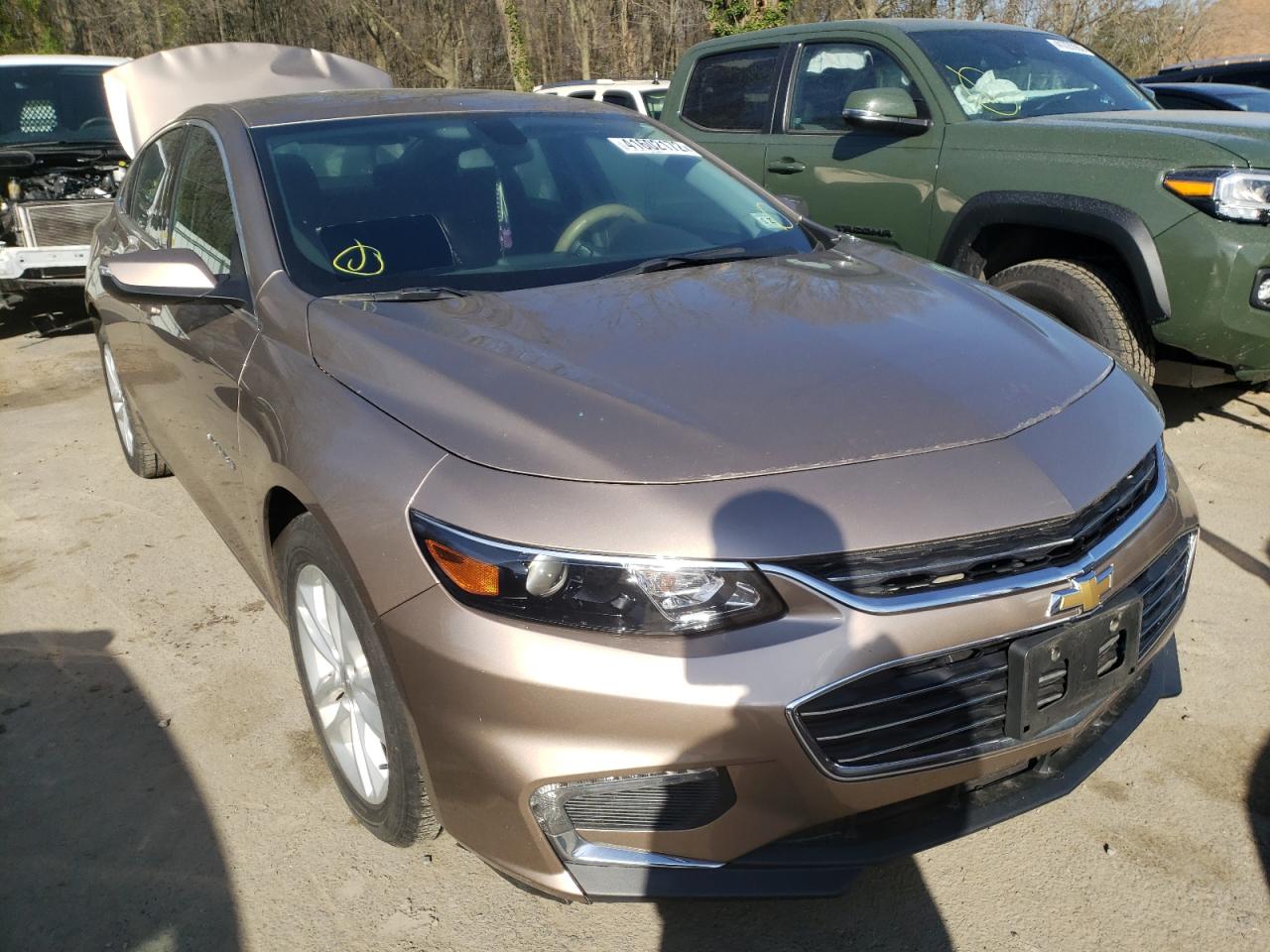 CHEVROLET MALIBU LT 2018 with VIN 1G1ZD5ST8JF117526 - Photo from auction