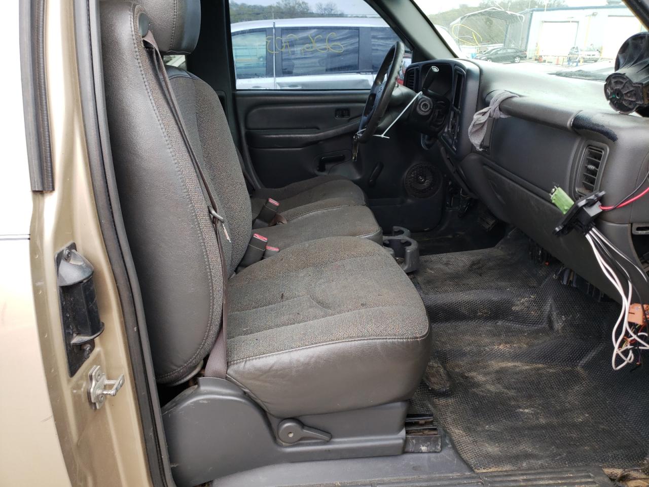 Photo 5 from auction – 2004 CHEVROLET SILVERADO with VIN 1GCEC19X04Z281155