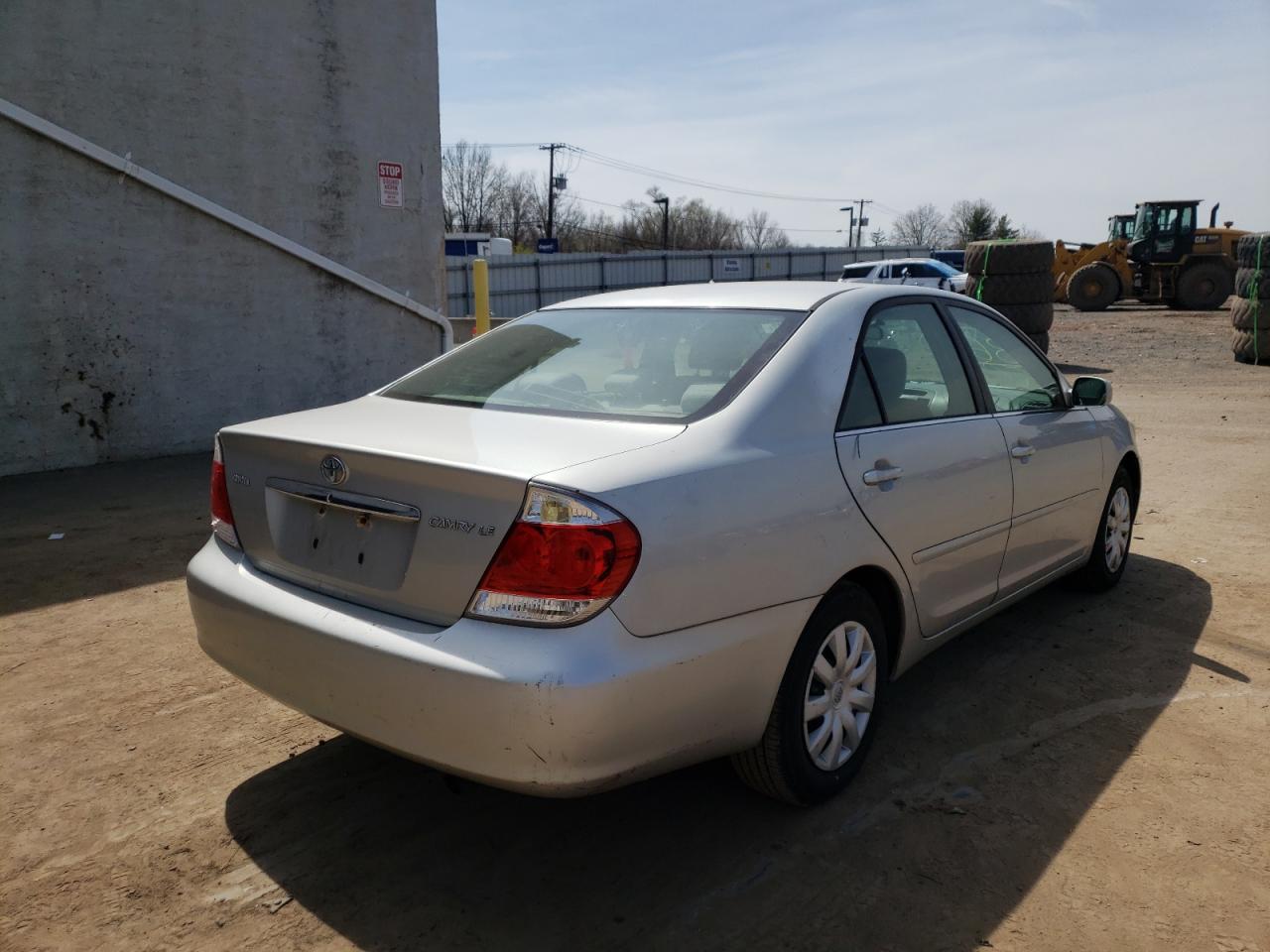 Photo 4 from auction – 2005 TOYOTA CAMRY LE with VIN 4T1BE32K15U435342