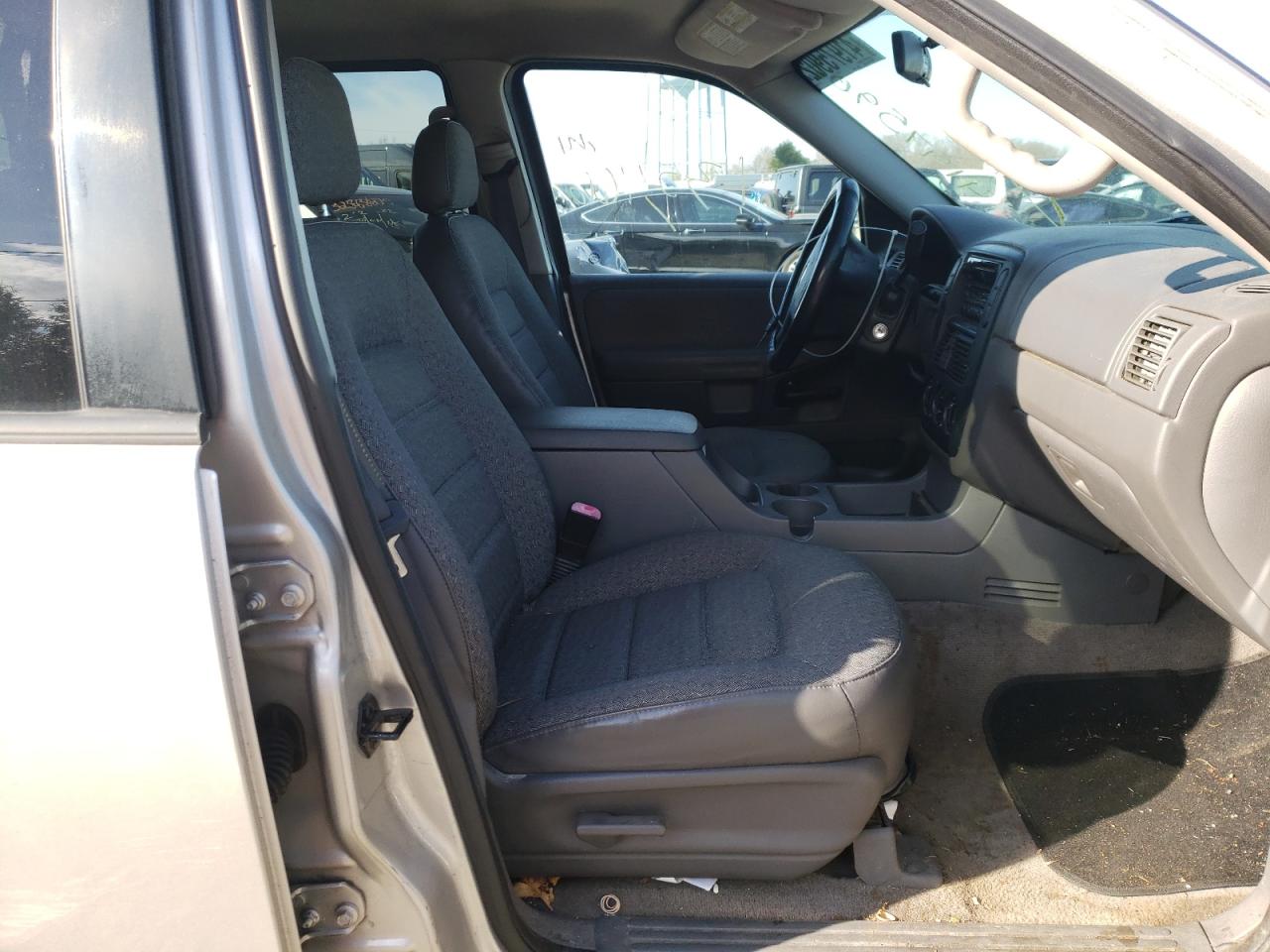 Photo 5 from auction – 2003 FORD EXPLORER X with VIN 1FMZU72K43UB21612