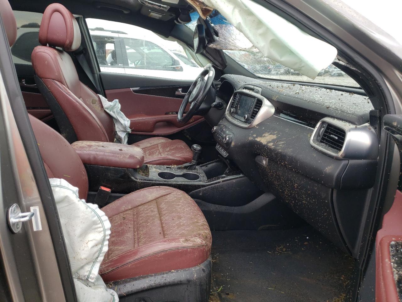Photo 5 from auction – 2016 KIA SORENTO SX with VIN 5XYPKDA19GG022204