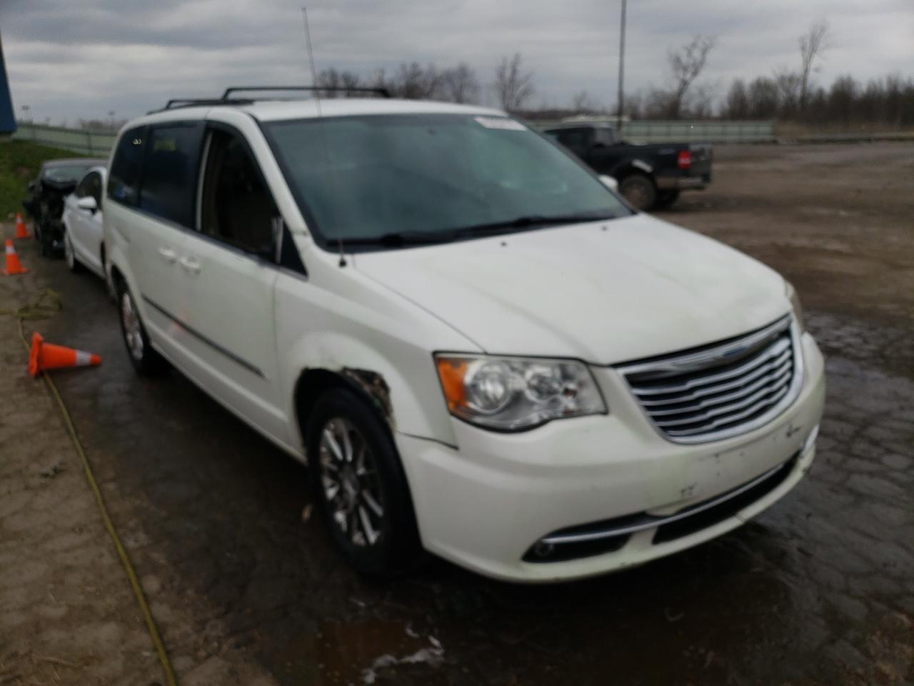 CHRYSLER TOWN & COU 2013 with VIN 2C4RC1BG9DR684668 - Photo from auction