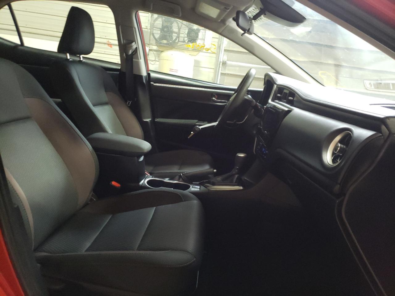 Photo 5 from auction – 2019 TOYOTA COROLLA L with VIN 2T1BURHE3KC235843