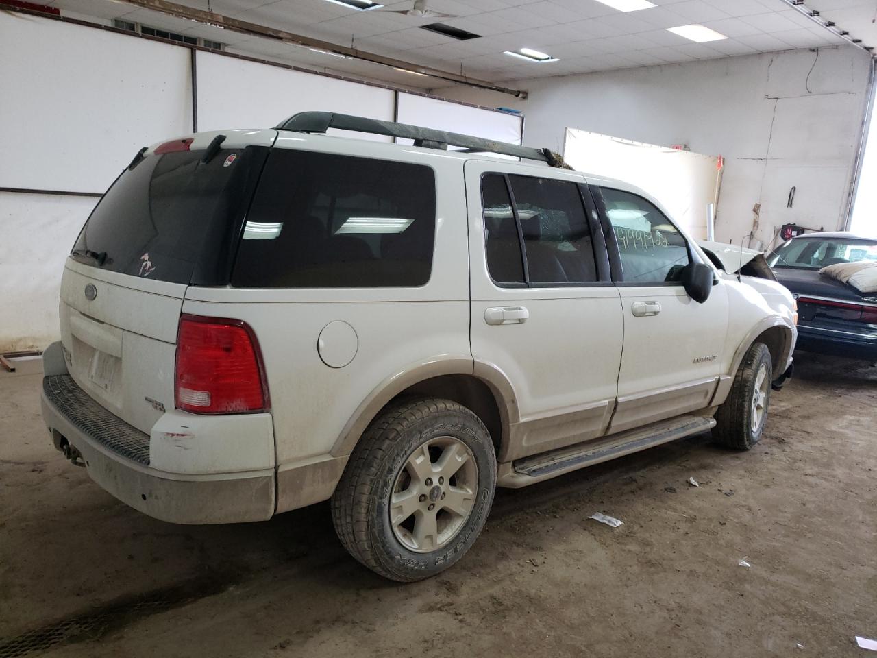 Photo 4 from auction – 2005 FORD EXPLORER E with VIN 1FMDU74KX5ZA57539