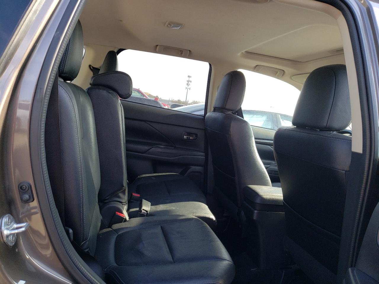 Photo 6 from auction – 2016 MITSUBISHI OUTLANDER with VIN JA4AZ3A3XGZ026934