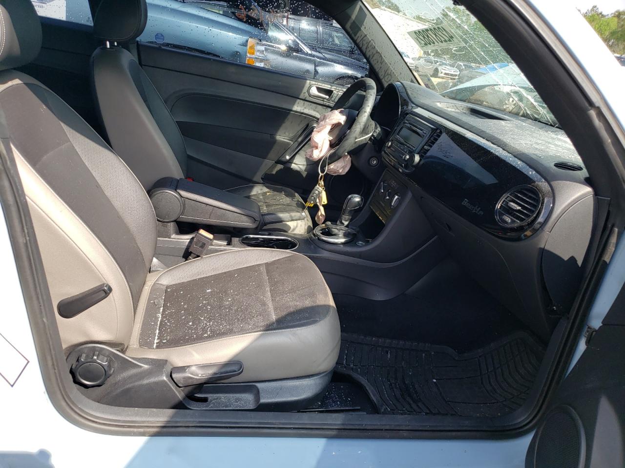 Photo 5 from auction – 2015 VOLKSWAGEN BEETLE 1.8 with VIN 3VWF17AT2FM627357