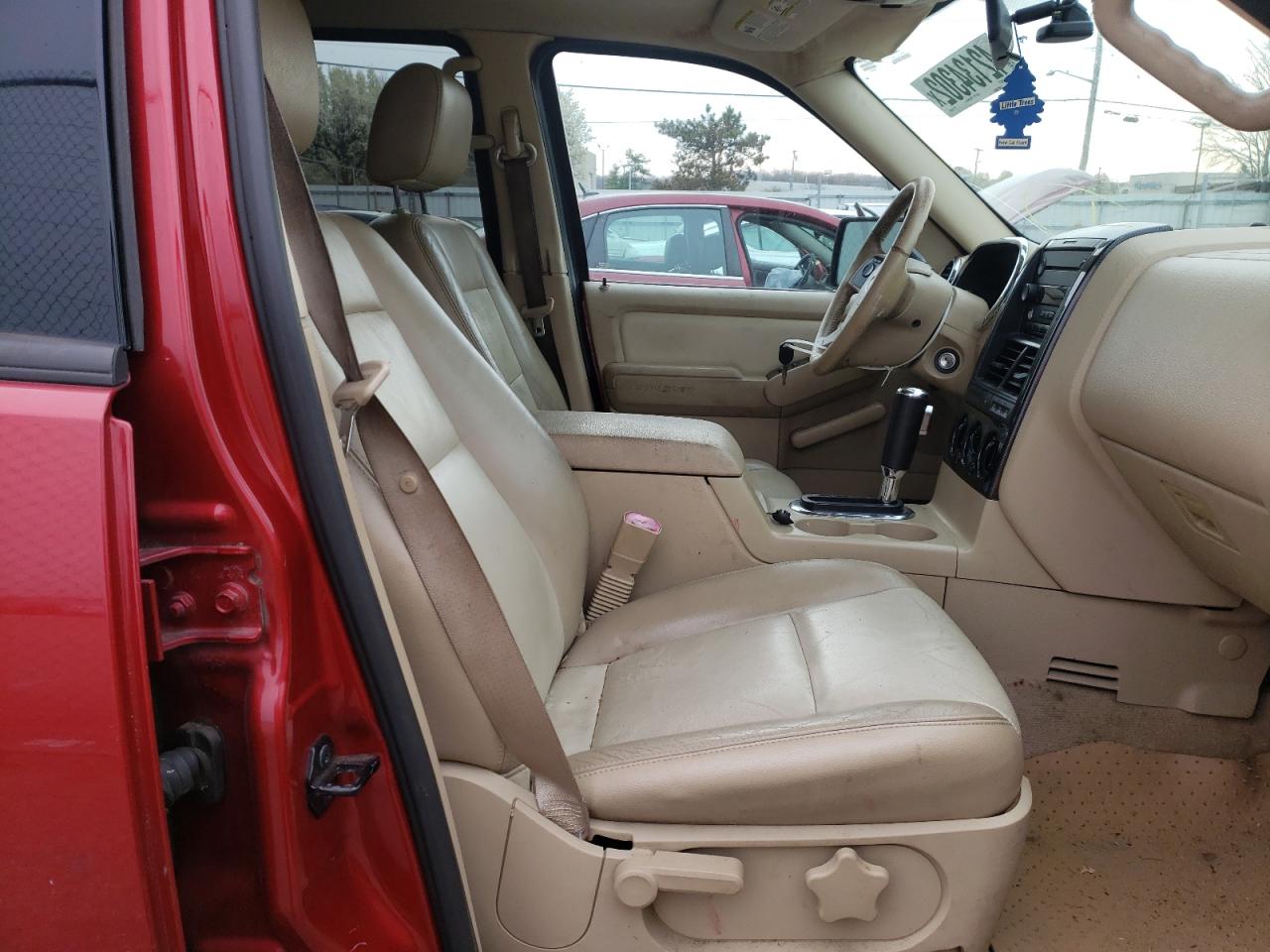 Photo 5 from auction – 2006 FORD EXPLORER X with VIN 1FMEU73EX6UB15230