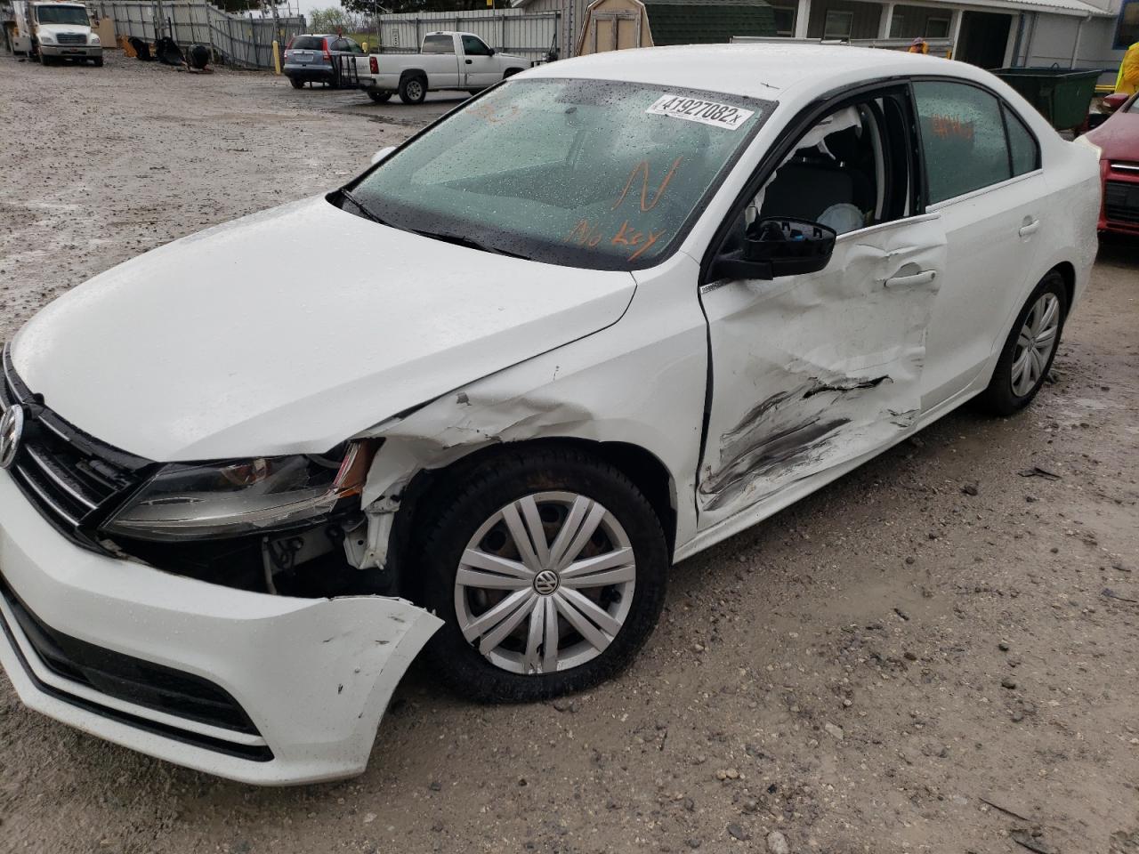 Photo 9 from auction – 2017 VOLKSWAGEN JETTA S with VIN 3VW2B7AJ7HM226478
