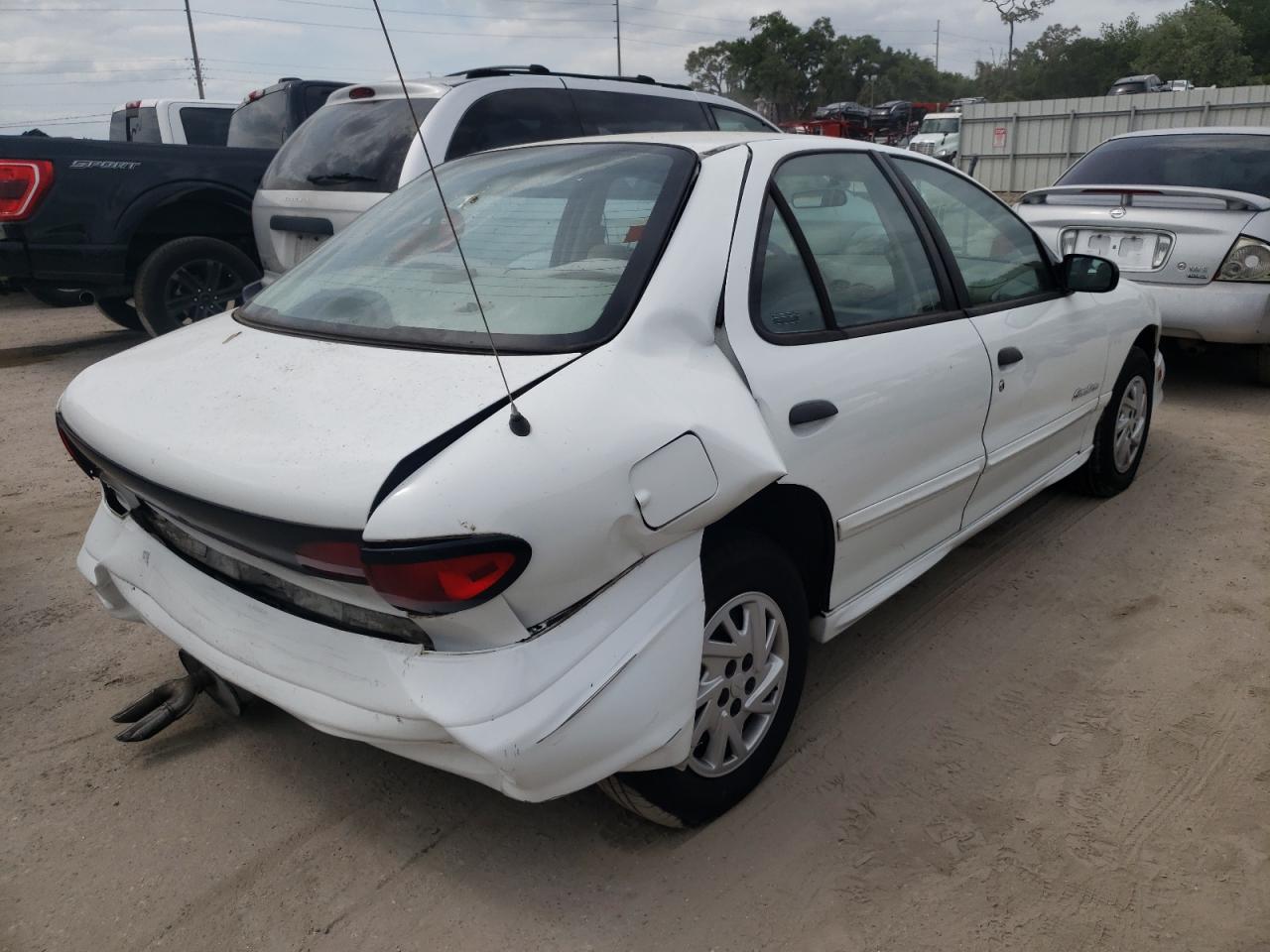Photo 4 from auction – 2000 PONTIAC SUNFIRE SE with VIN 3G2JB5245YS104522
