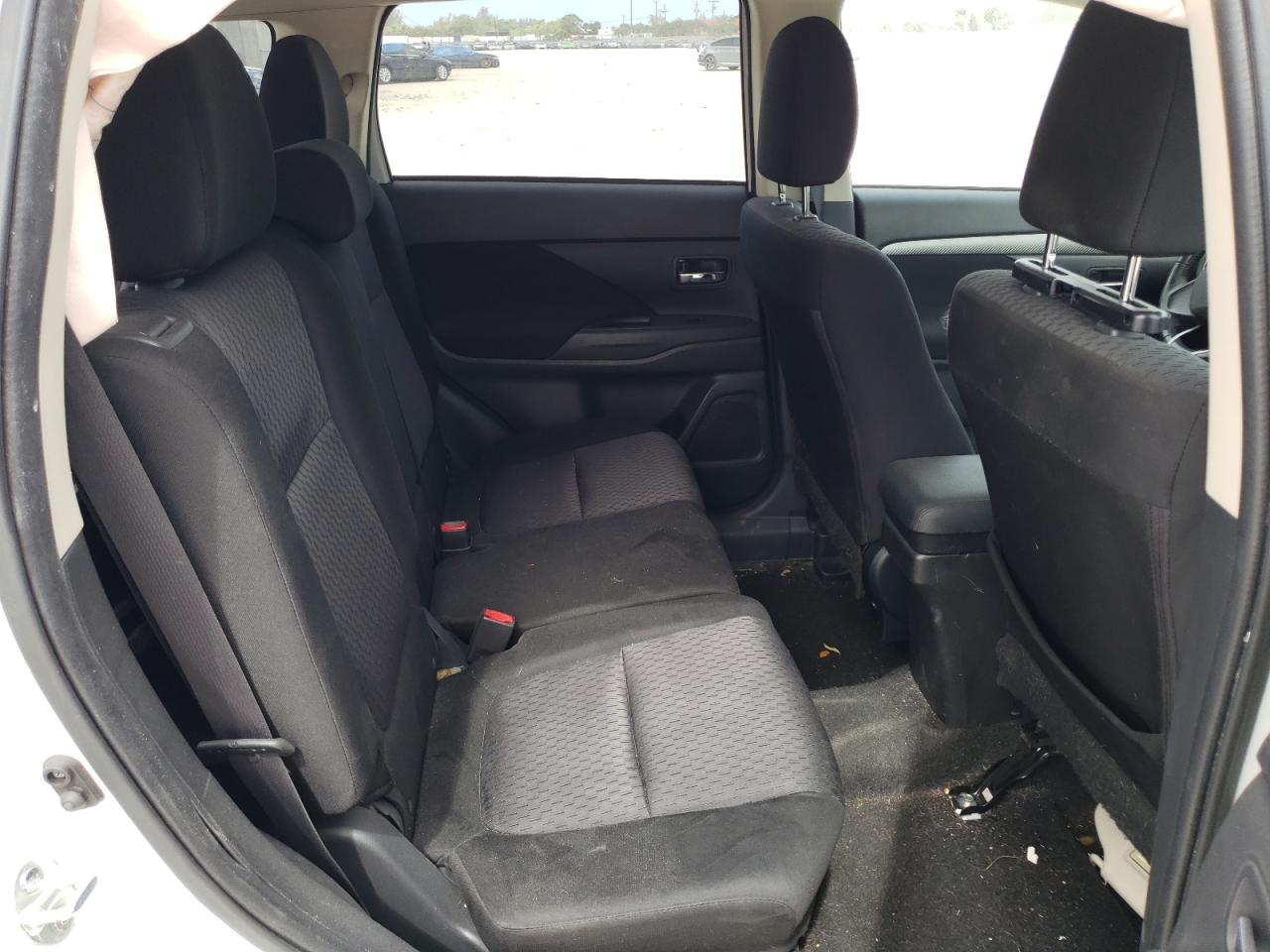 Photo 6 from auction – 2014 MITSUBISHI OUTLANDER with VIN JA4AD3A33EZ010005