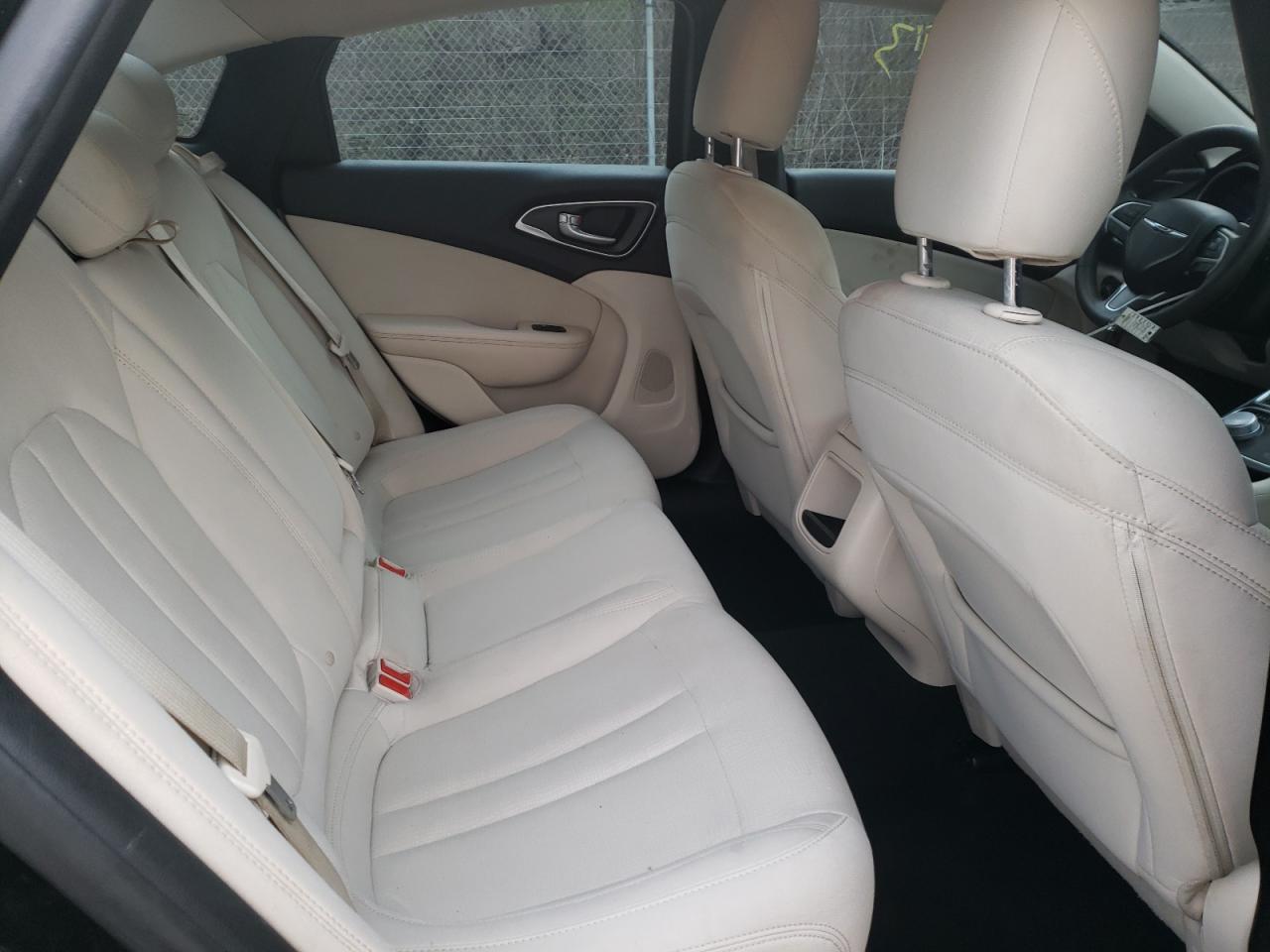 Photo 6 from auction – 2015 CHRYSLER 200 LIMITE with VIN 1C3CCCAB2FN605921
