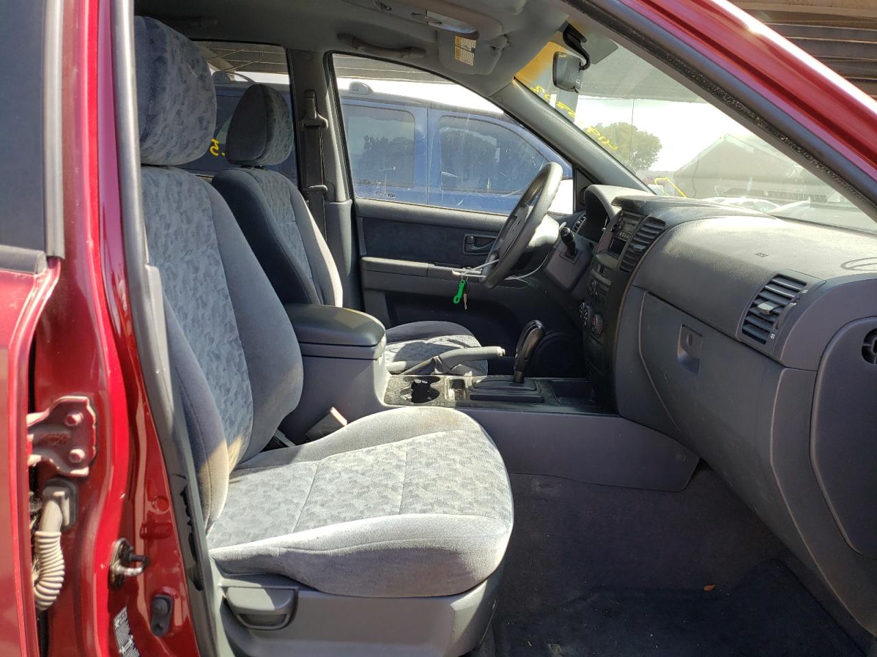 Photo 5 from auction – 2003 KIA SORENTO EX with VIN KNDJD733635160494