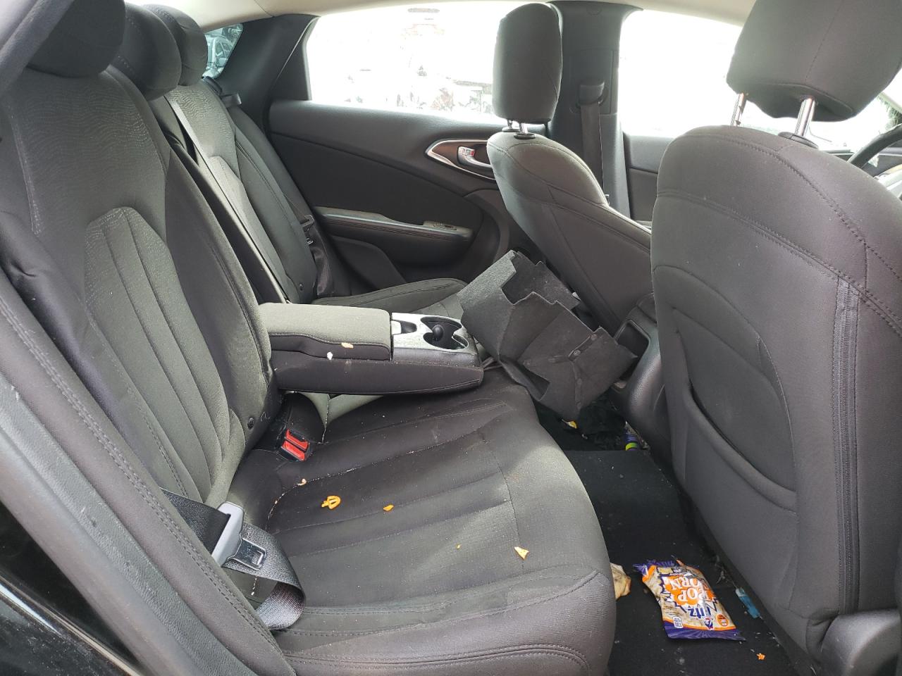 Photo 6 from auction – 2015 CHRYSLER 200 LIMITE with VIN 1C3CCCAB9FN659863