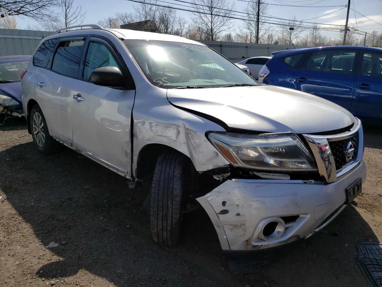 NISSAN PATHFINDER 2013 with VIN 5N1AR2MM8DC677588 - Photo from auction