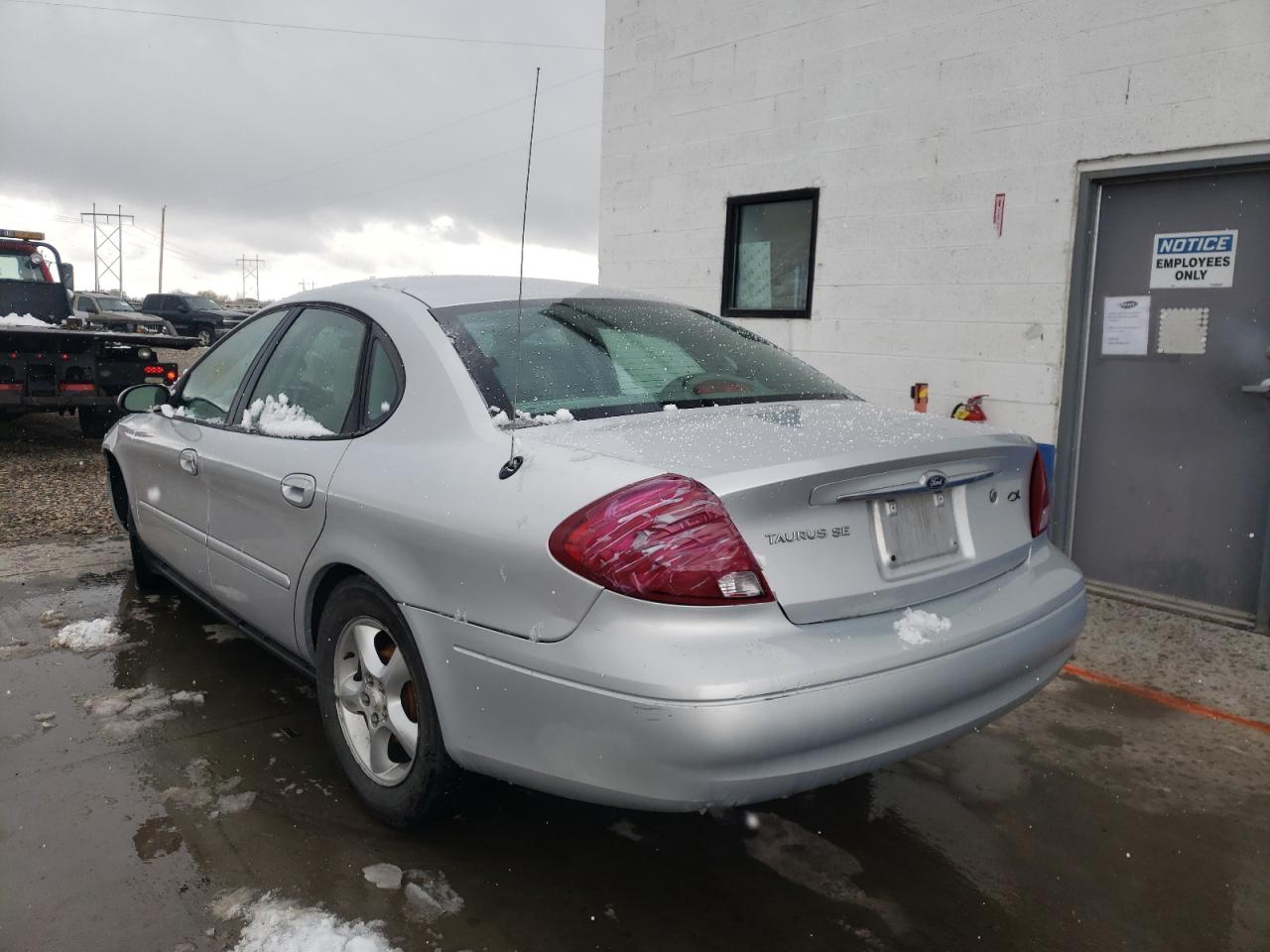 Photo 3 from auction – 2000 FORD TAURUS SE with VIN 1FAFP53U3YA146664