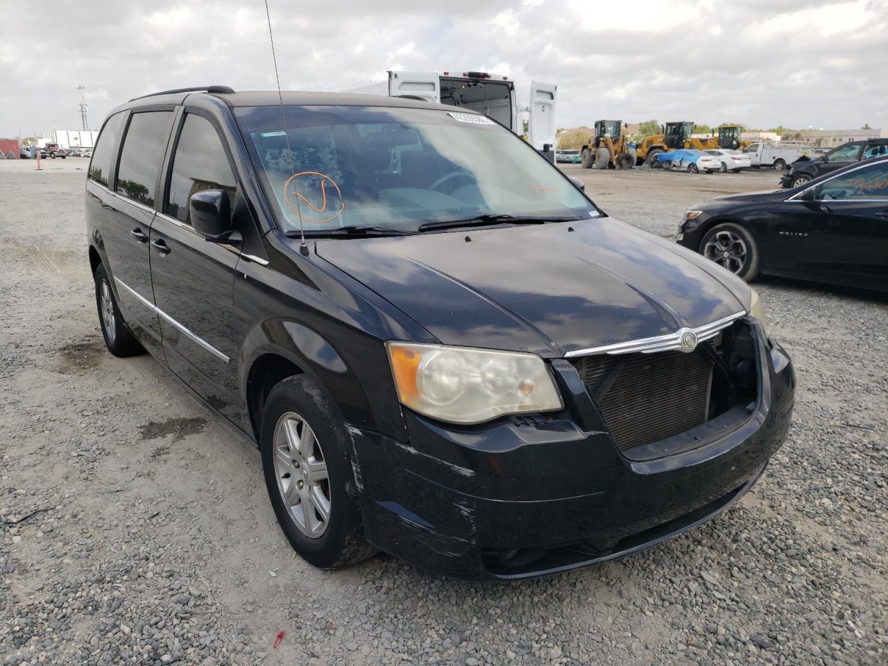 Photo 1 from auction – 2010 CHRYSLER TOWN & COU with VIN 2A4RR5D16AR155635