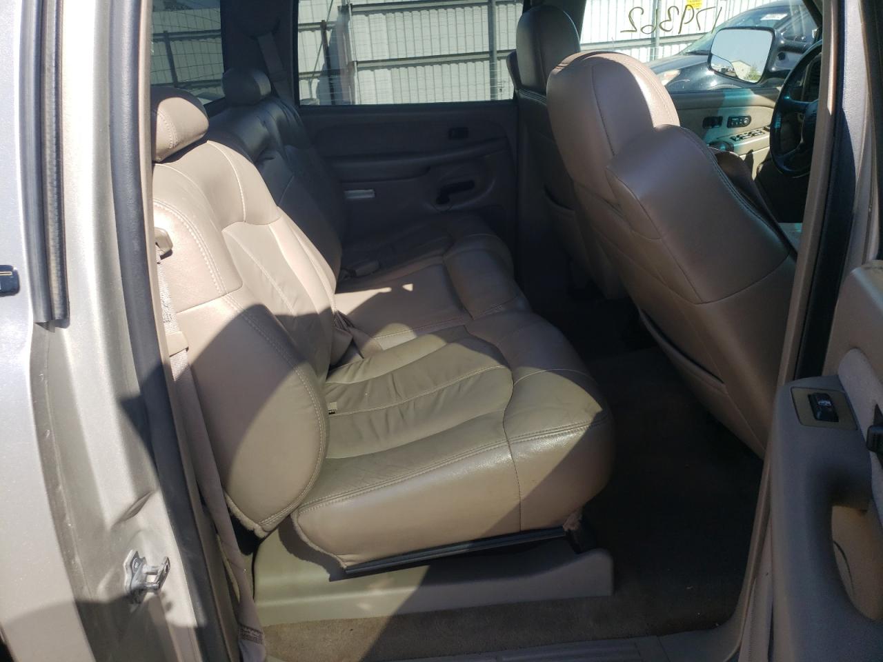 Photo 6 from auction – 2002 CHEVROLET SILVERADO with VIN 1GCHC23UX2F225272