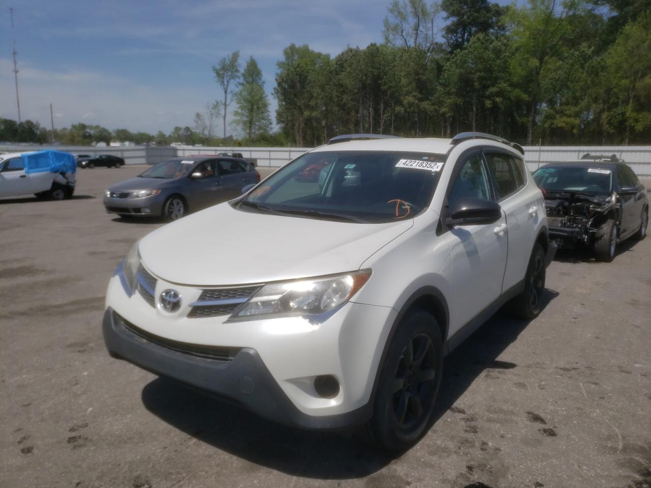 Photo 2 from auction – 2015 TOYOTA RAV4 with VIN 2T3ZFREV6FW210413