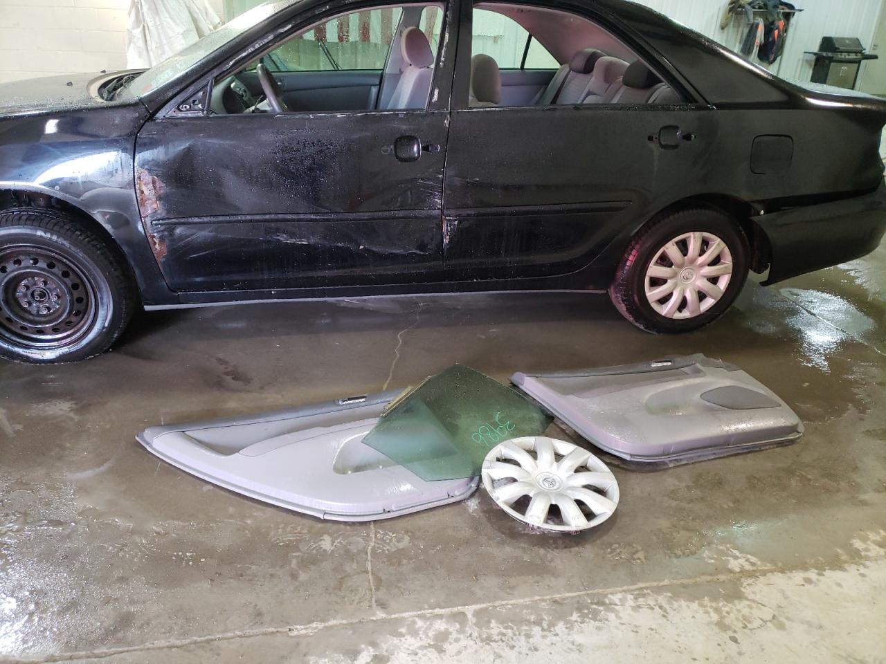 Photo 9 from auction – 2005 TOYOTA CAMRY LE with VIN 4T1BE32K95U580760