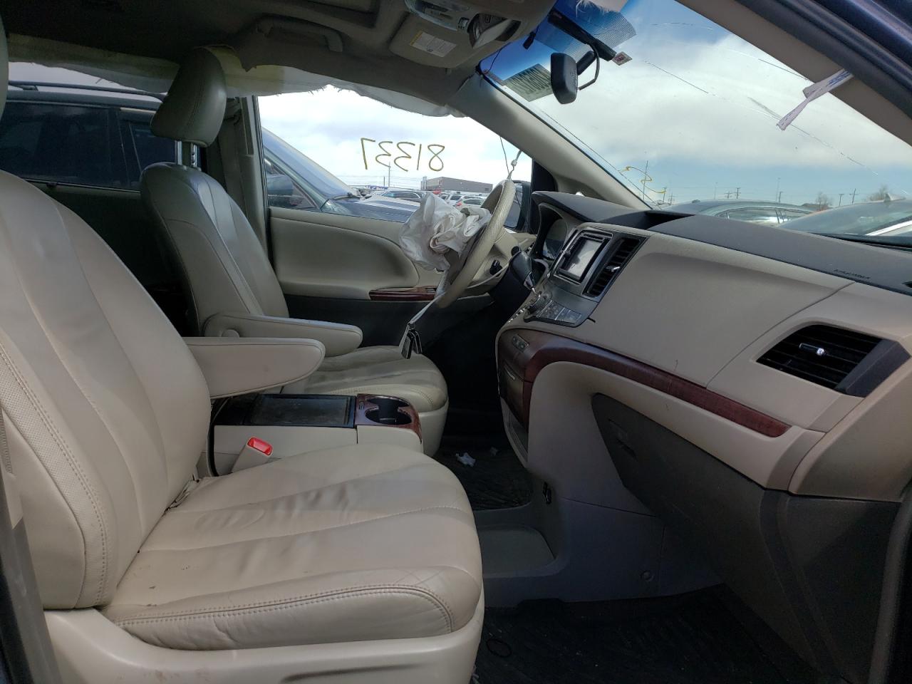 Photo 5 from auction – 2014 TOYOTA SIENNA XLE with VIN 5TDDK3DC6ES091166