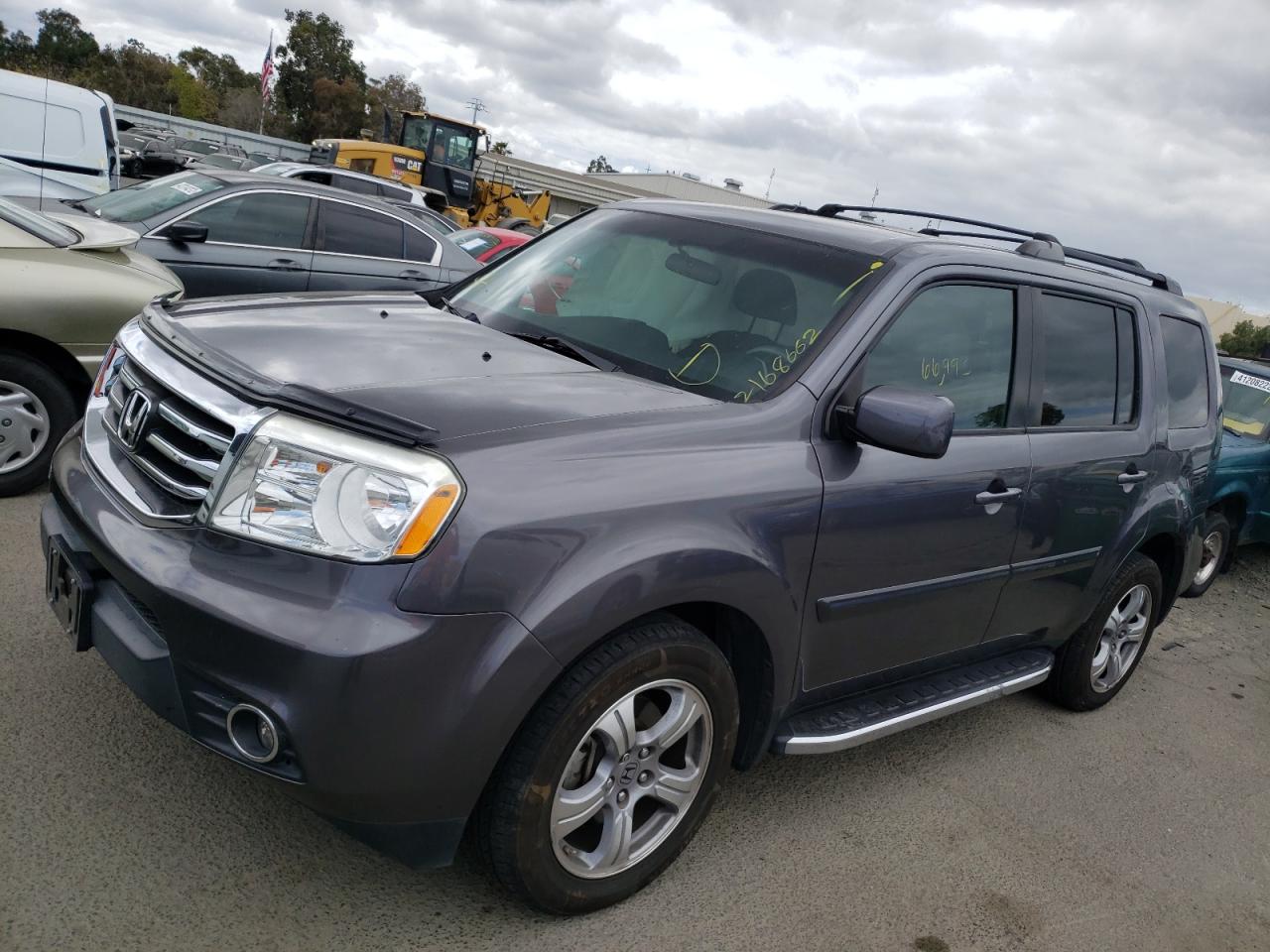 Photo 2 from auction – 2014 HONDA PILOT EX with VIN 5FNYF4H45EB025937