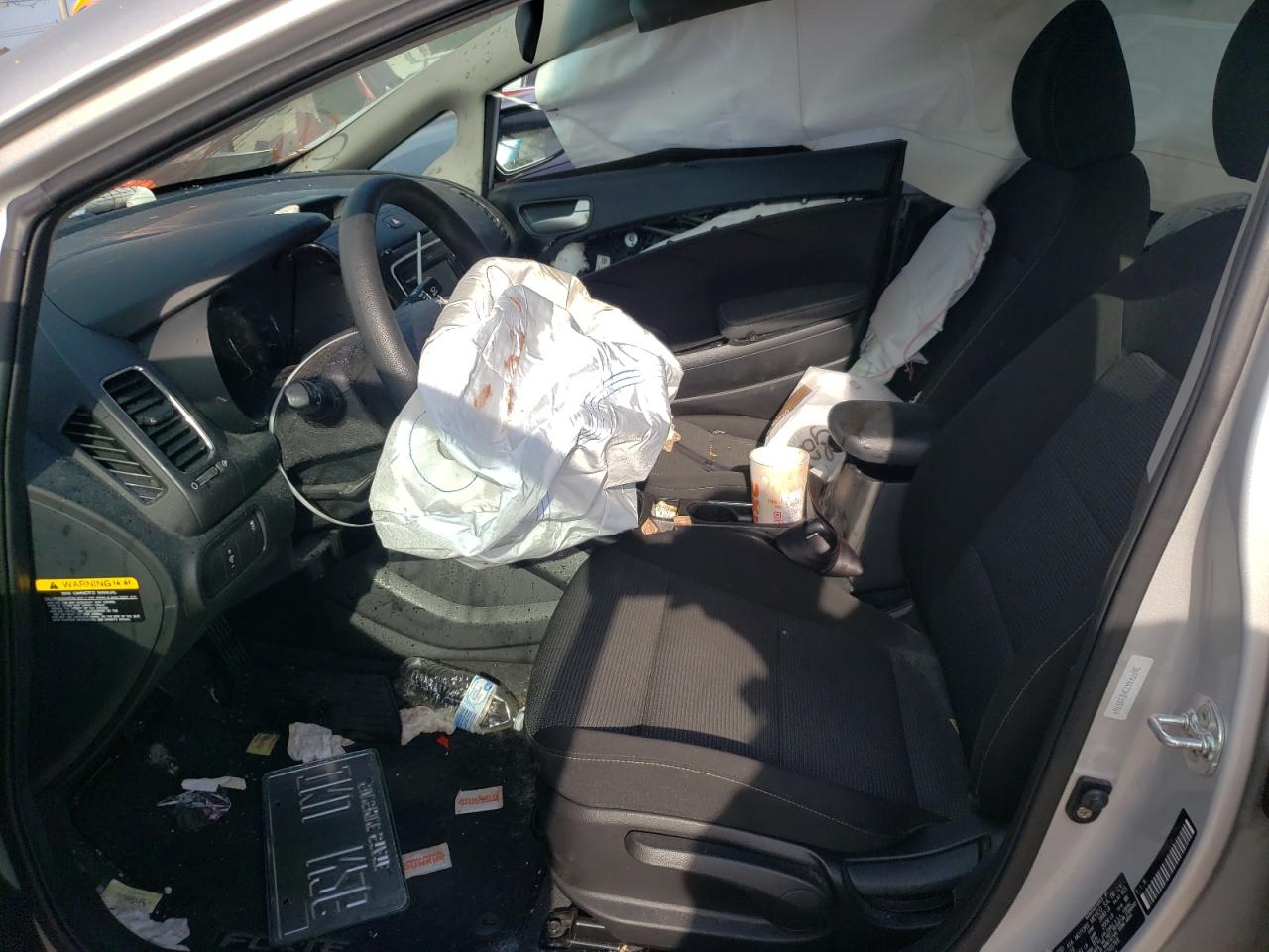 Photo 5 from auction – 2017 KIA FORTE LX with VIN 3KPFK4A73HE105769
