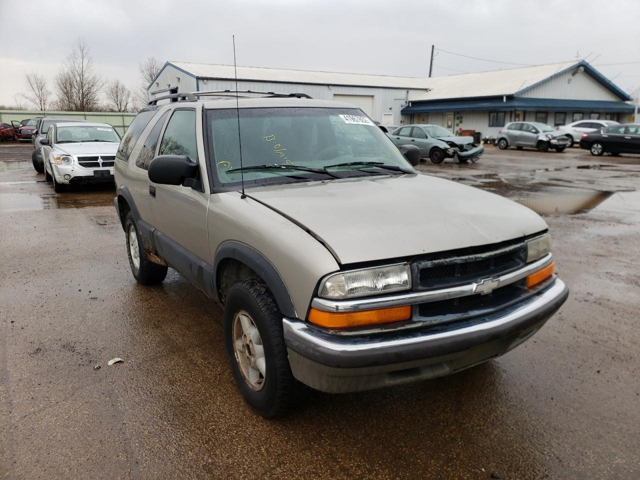 CHEVROLET BLAZER 2000 with VIN 1GNCT18W2YK272687 - Photo from auction